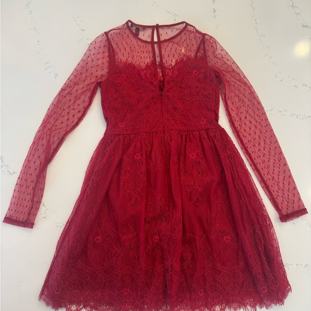 🎀 5 for 25! 🛍️ Express Women’s Red Lace Formal Dress